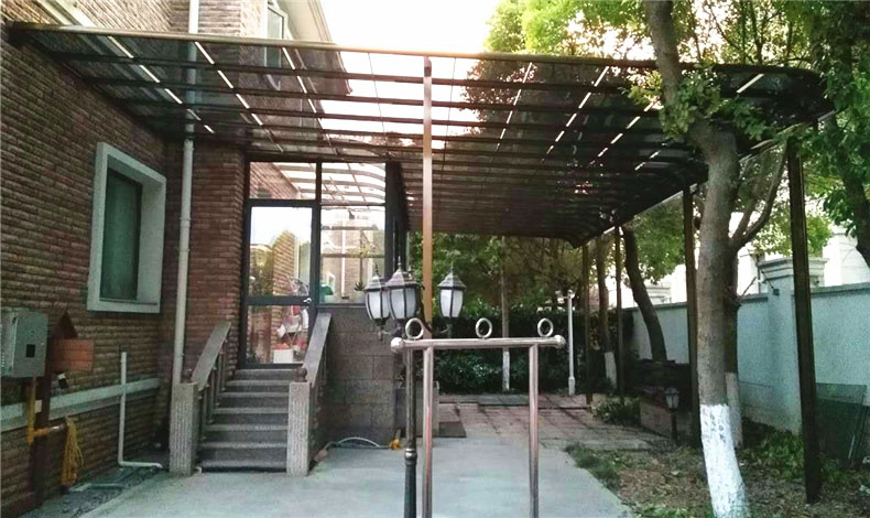 什么材質的雨棚下雨時比較安靜？