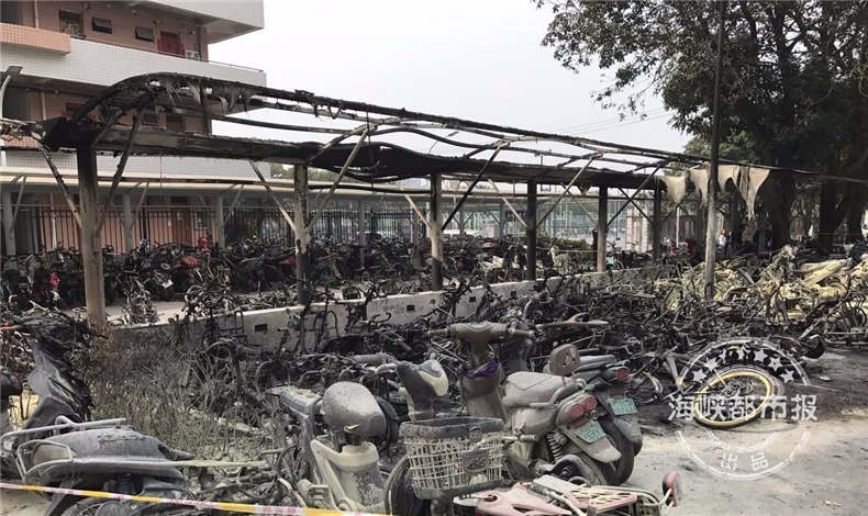 福建農(nóng)林大學(xué)車(chē)棚火災(zāi)，劣質(zhì)停車(chē)棚廠家應(yīng)該反思