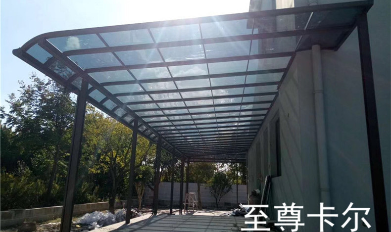 聚碳酸酯遮陽板相比較于傳統(tǒng)遮陽板有什么優(yōu)勢？