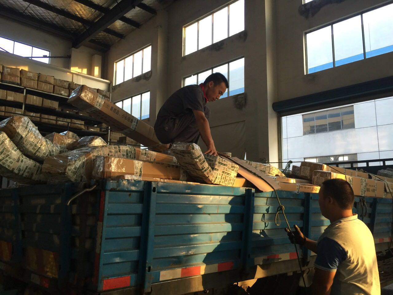 至尊卡爾是不是車棚廠家？