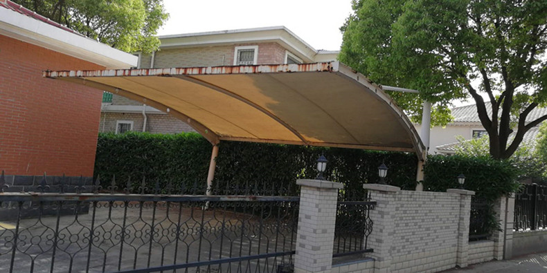 相較于膜結(jié)構(gòu)車棚，還有更好的車棚嗎？