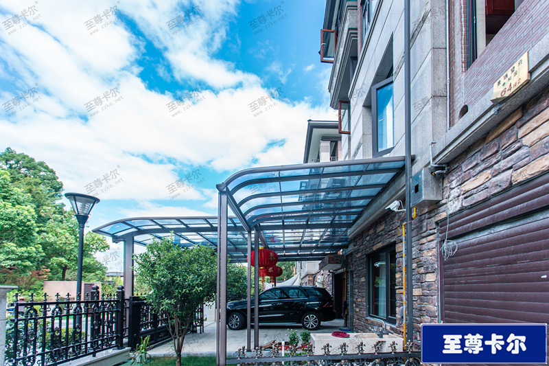 自家的院子里一定要搭個鋁合金車棚雨棚_至尊卡爾