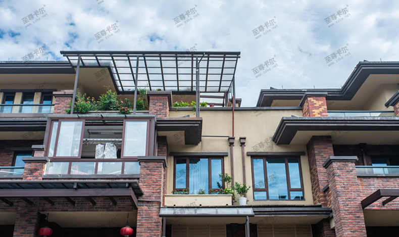 一個耐力板雨棚解決了許多業主的煩惱！——至尊卡爾