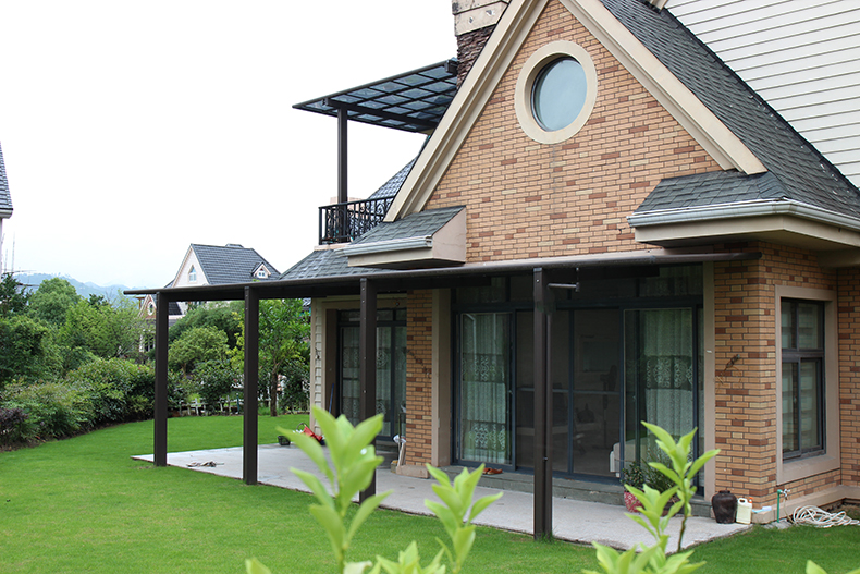 鋼化玻璃雨棚和耐力板雨棚，看看我家安裝雨棚的經歷
