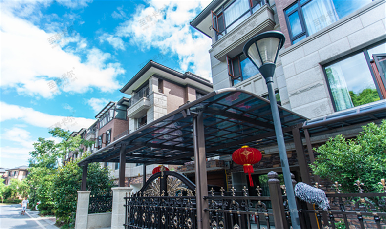 別墅用什么雨棚好看？這種新型雨棚不僅好看還實用