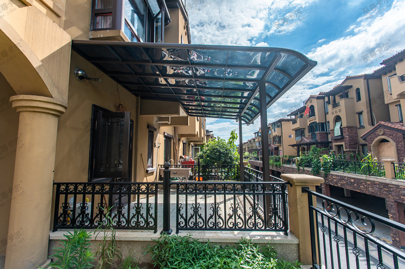 露天陽臺(tái)遮陽棚還是選固定的好，不信你看這種遮陽棚