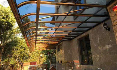 安裝雨棚價(jià)格大概是多少？為什么鋁合金雨棚價(jià)格比較貴？