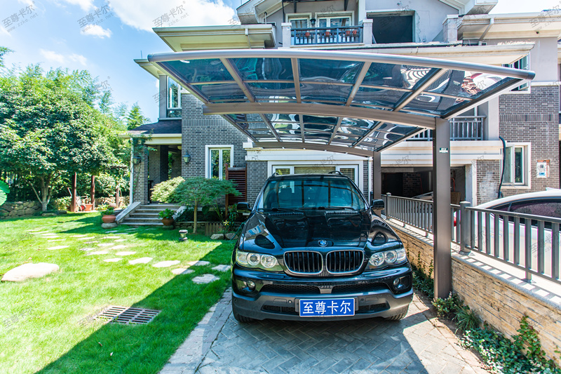 別墅車棚用什么材料，這種新型車棚不僅美觀實(shí)用還上檔次