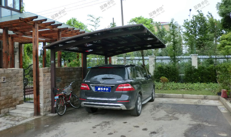 安裝車棚除了膜結構和彩鋼板，用耐力板也是不錯的選擇