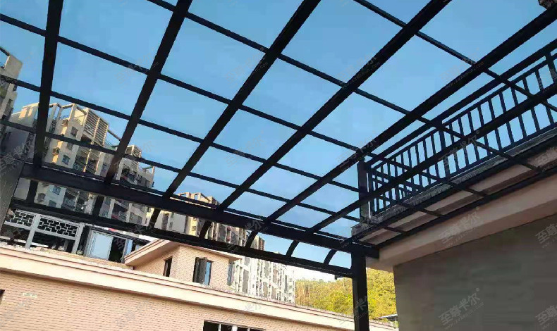 頂樓露臺想要大氣，耐力板雨棚給足你面子！