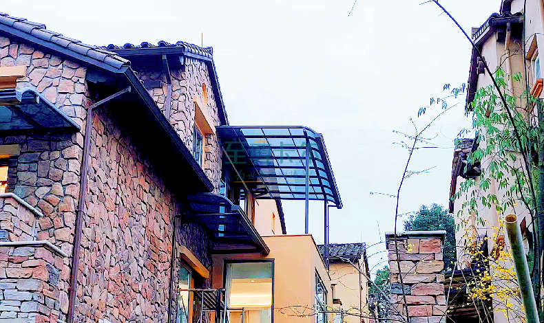 搭建一次質(zhì)保20年，什么樣的耐力板雨棚能讓人這么省心？