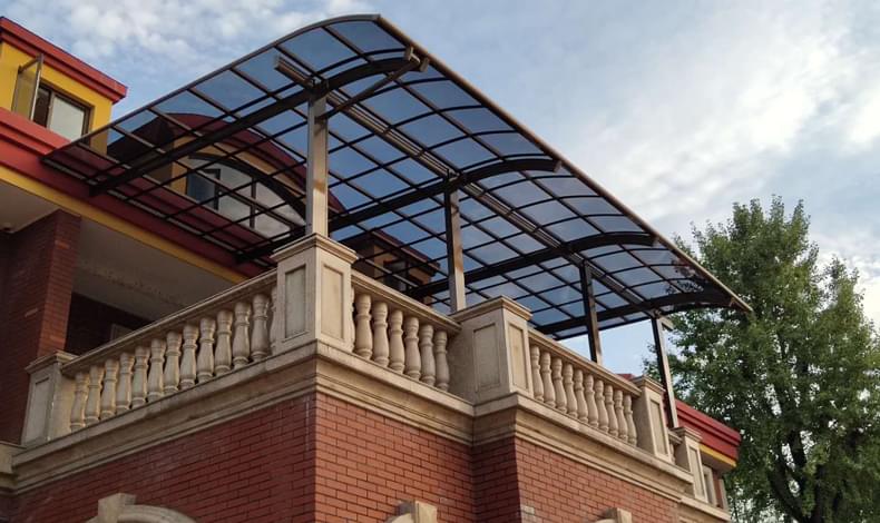 露臺(tái)遮雨棚圖片？露臺(tái)遮雨棚用什么材料？