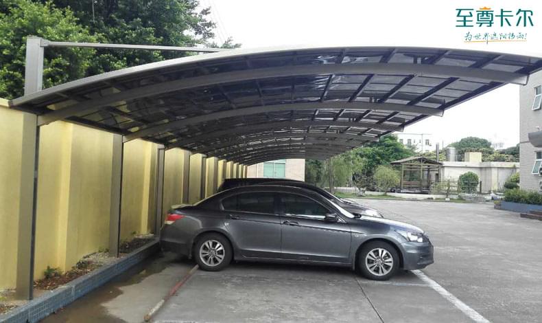 汽車遮陽(yáng)棚廠家哪家好？材料怎么選？