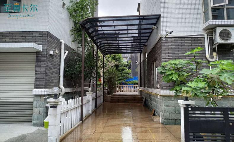 雨棚遮陽(yáng)棚廠家？哪種材料耐用？