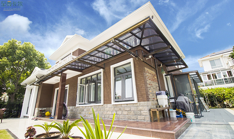 東莞pc耐力板遮陽棚？雨棚價(jià)格多少錢一平？