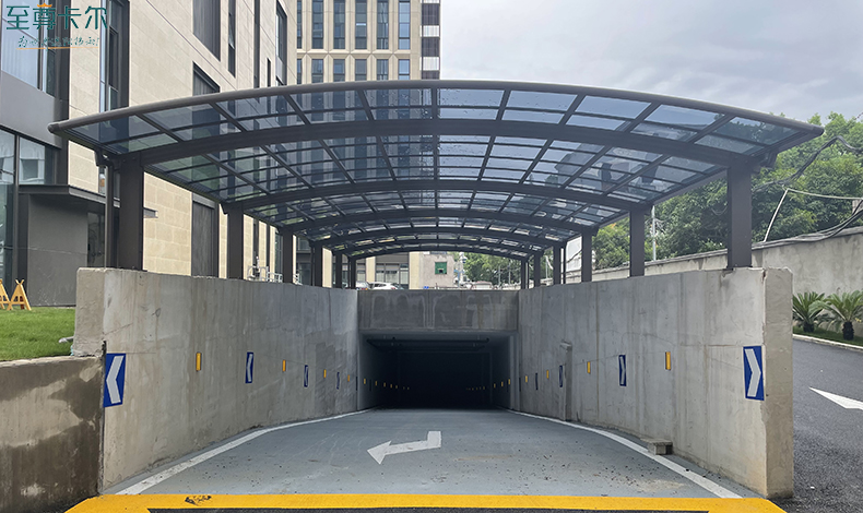 地下車庫雨棚廠家？停車場出入口雨棚？